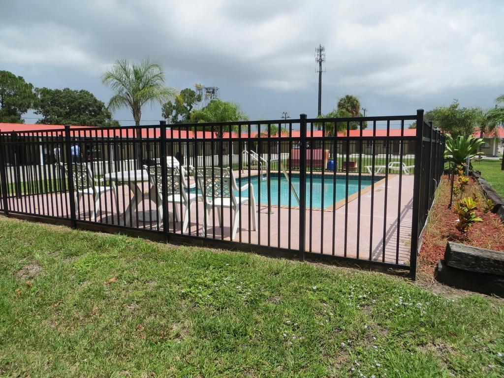 Travelers Inn Okeechobee Esterno foto