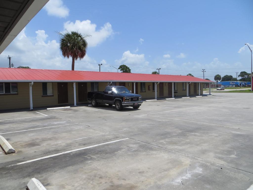 Travelers Inn Okeechobee Esterno foto