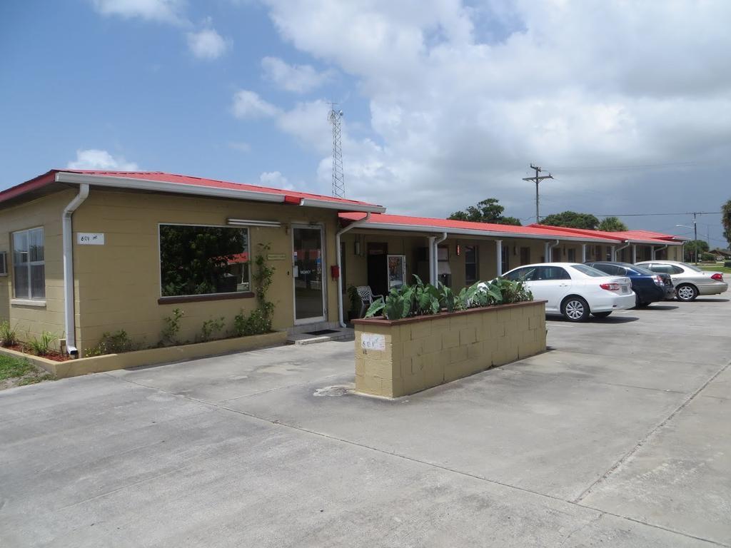 Travelers Inn Okeechobee Esterno foto