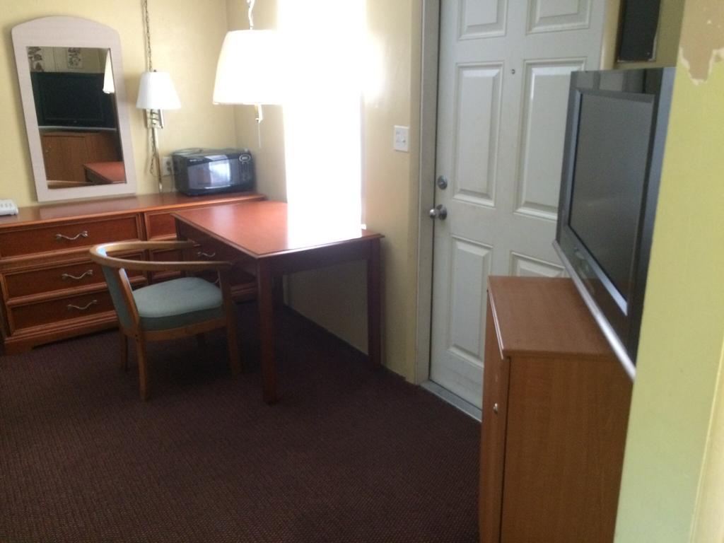 Travelers Inn Okeechobee Esterno foto